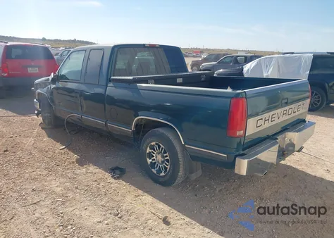 1997 Chevrolet C1500 Fleetside z USA, uszkodzony, nr VIN 2GCEC19R8V1255785